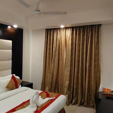 Hotel Benz International Delhi  Exteriör bild