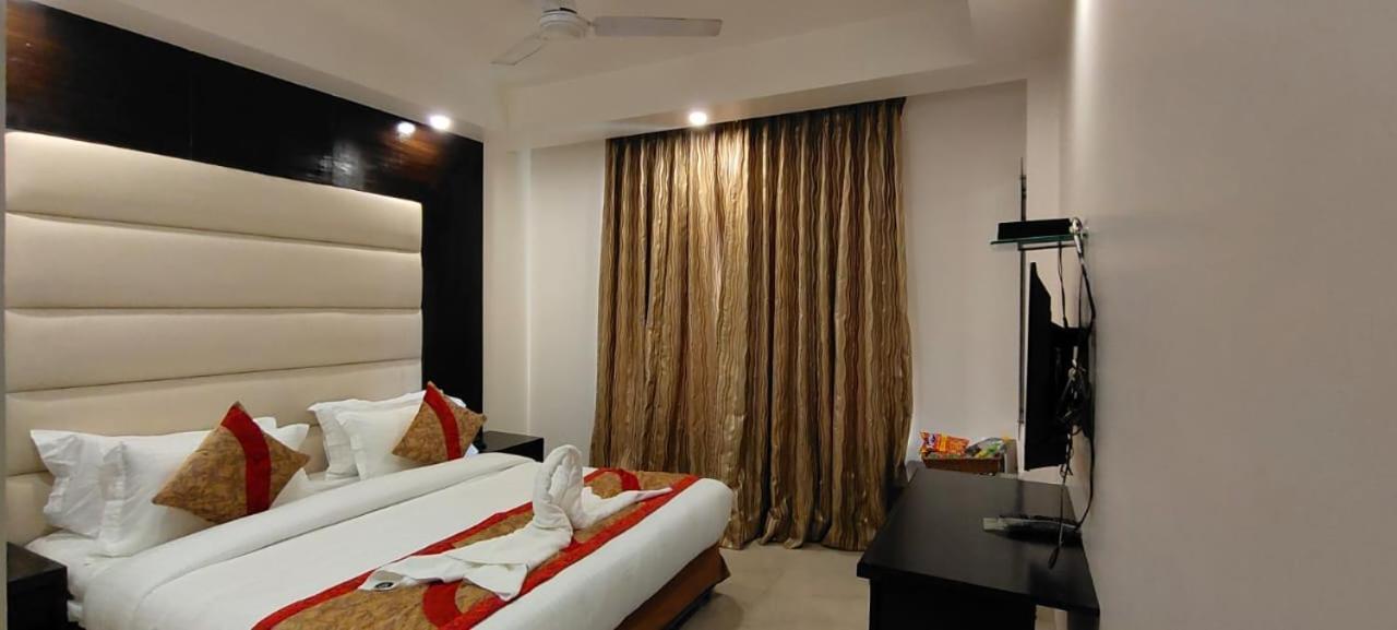 Hotel Benz International Delhi  Exteriör bild