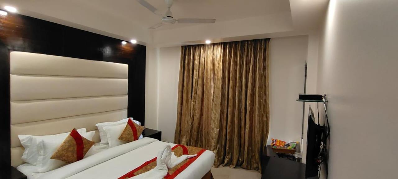 Hotel Benz International Delhi  Exteriör bild