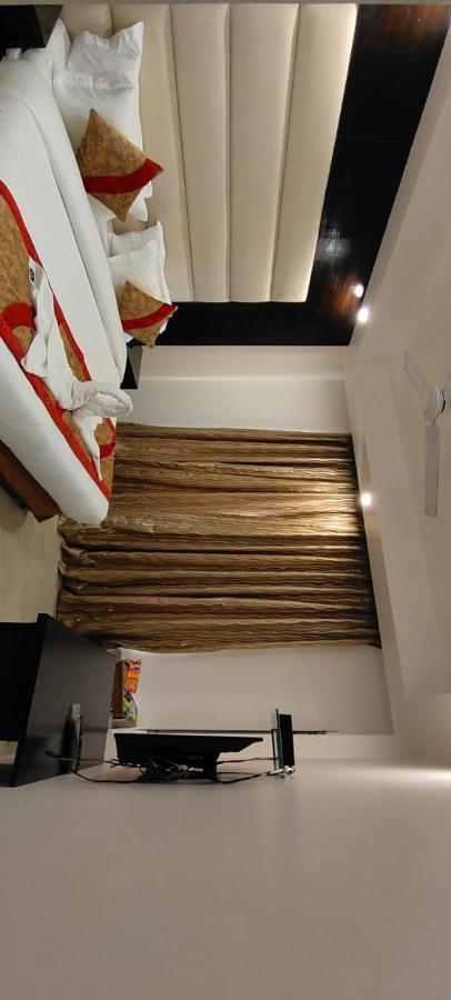 Hotel Benz International Delhi  Exteriör bild