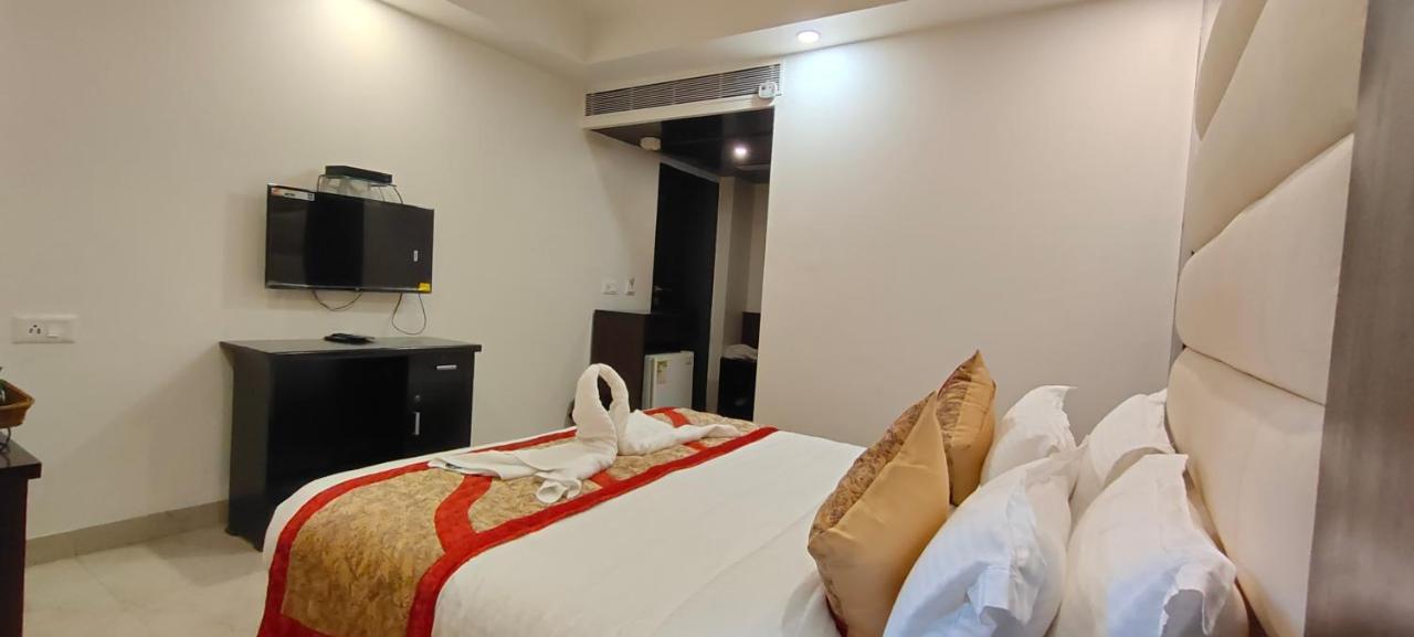 Hotel Benz International Delhi  Exteriör bild