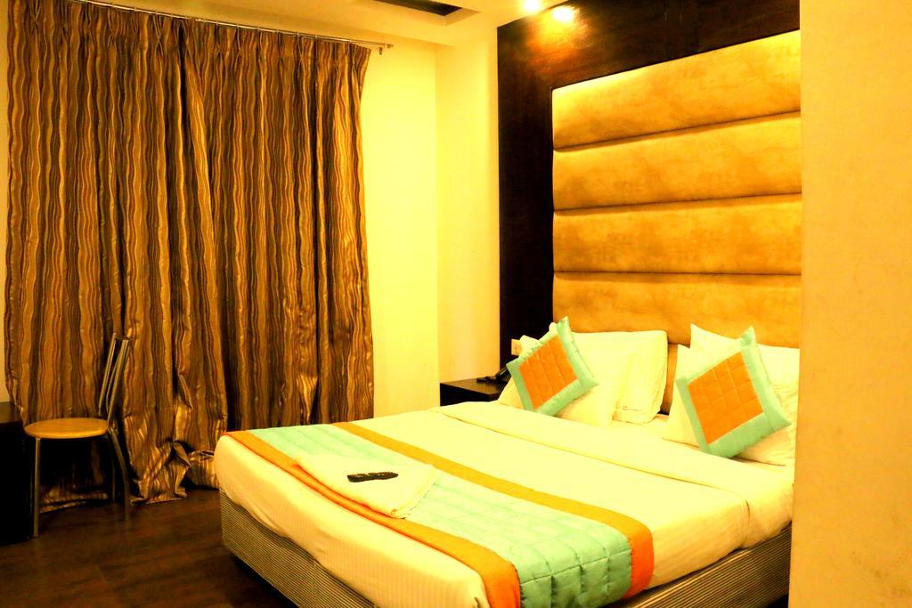 Hotel Benz International Delhi  Exteriör bild