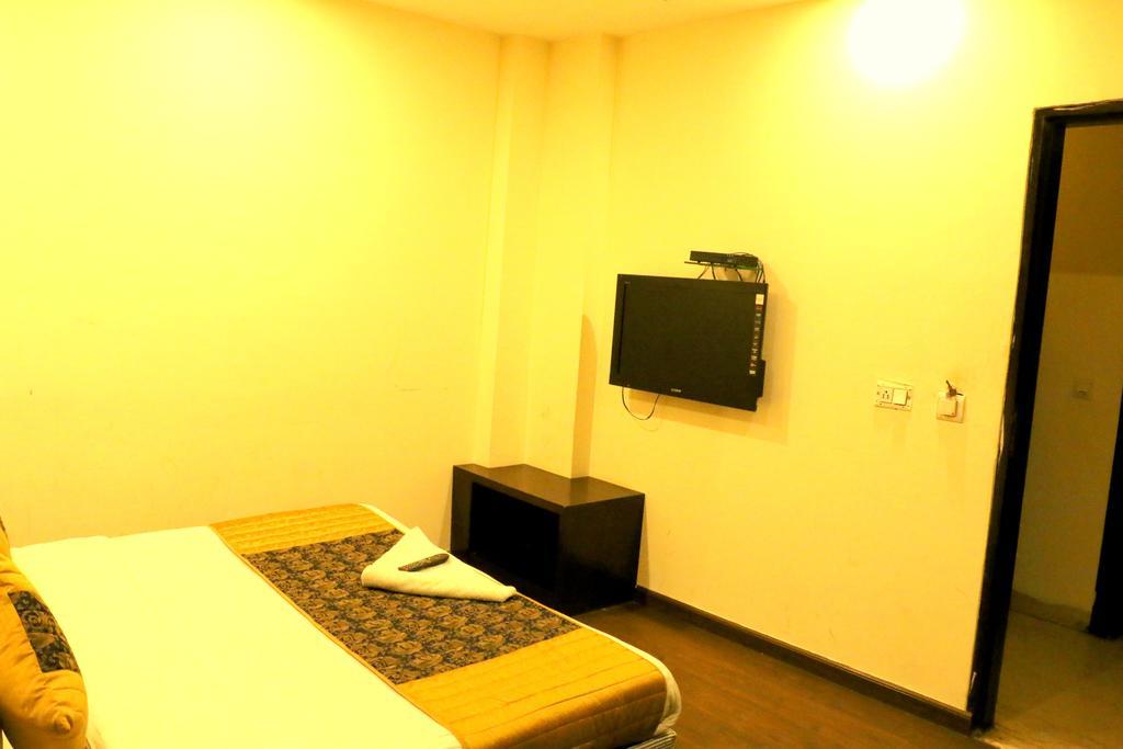 Hotel Benz International Delhi  Exteriör bild