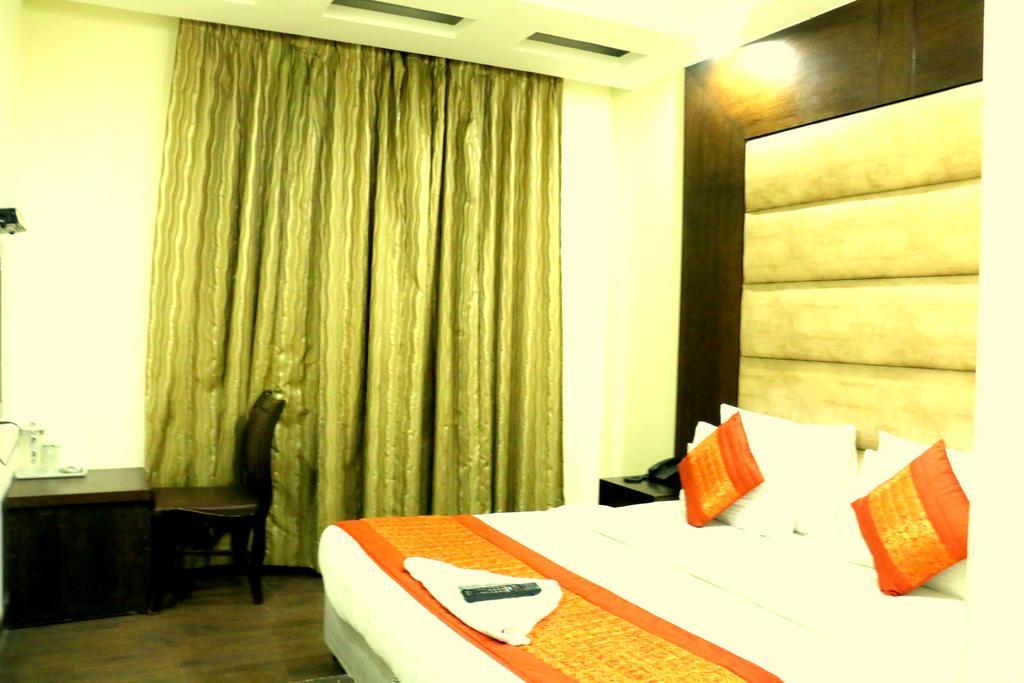 Hotel Benz International Delhi  Exteriör bild