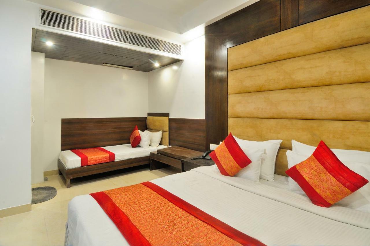 Hotel Benz International Delhi  Exteriör bild