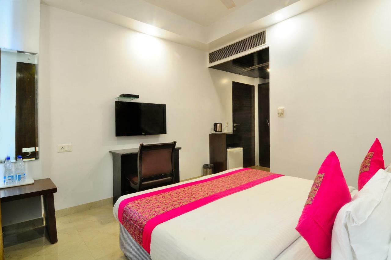 Hotel Benz International Delhi  Exteriör bild