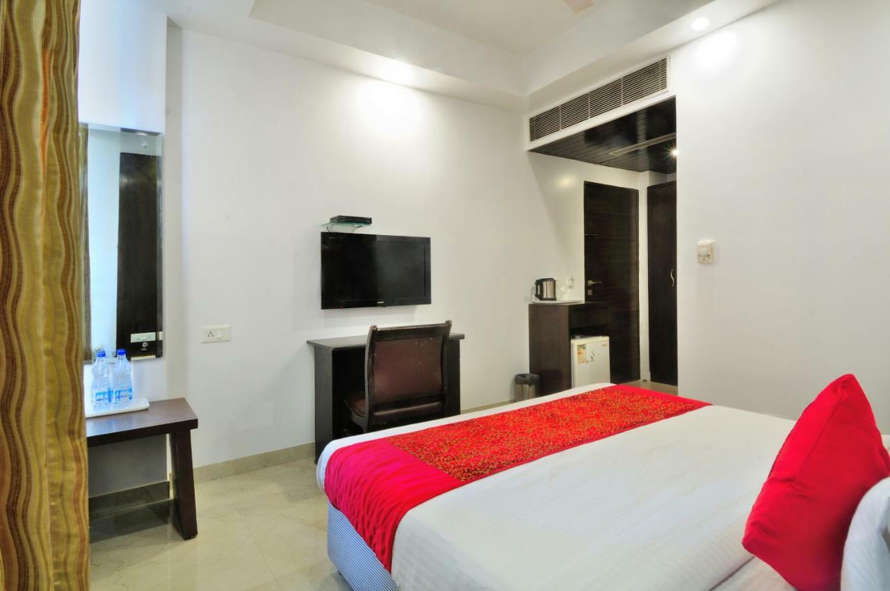 Hotel Benz International Delhi  Exteriör bild