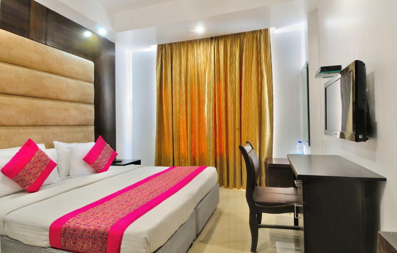 Hotel Benz International Delhi  Exteriör bild