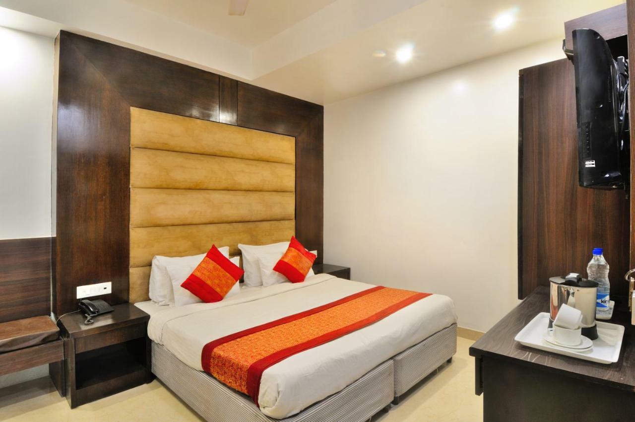 Hotel Benz International Delhi  Exteriör bild