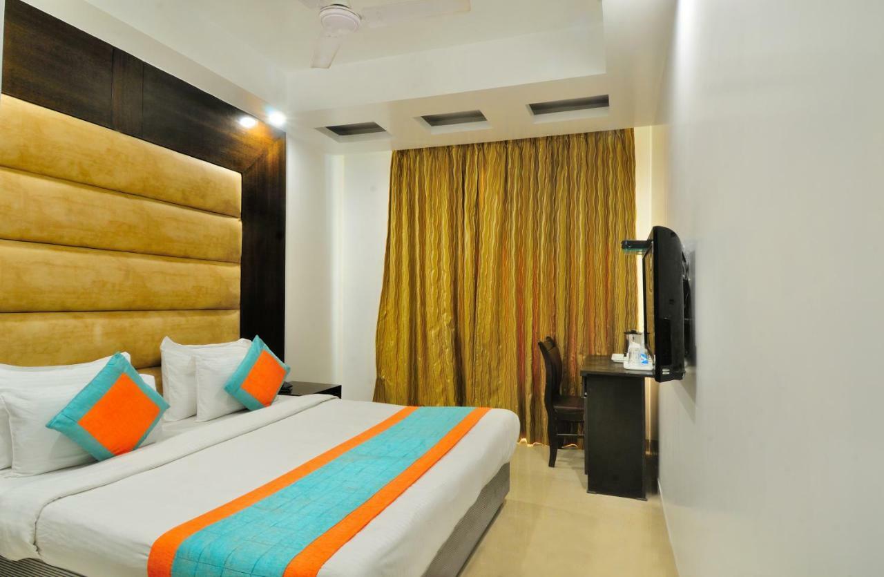 Hotel Benz International Delhi  Exteriör bild