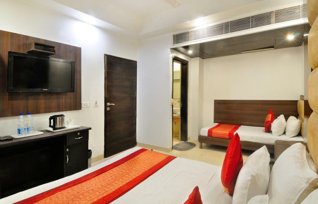 Hotel Benz International Delhi  Exteriör bild