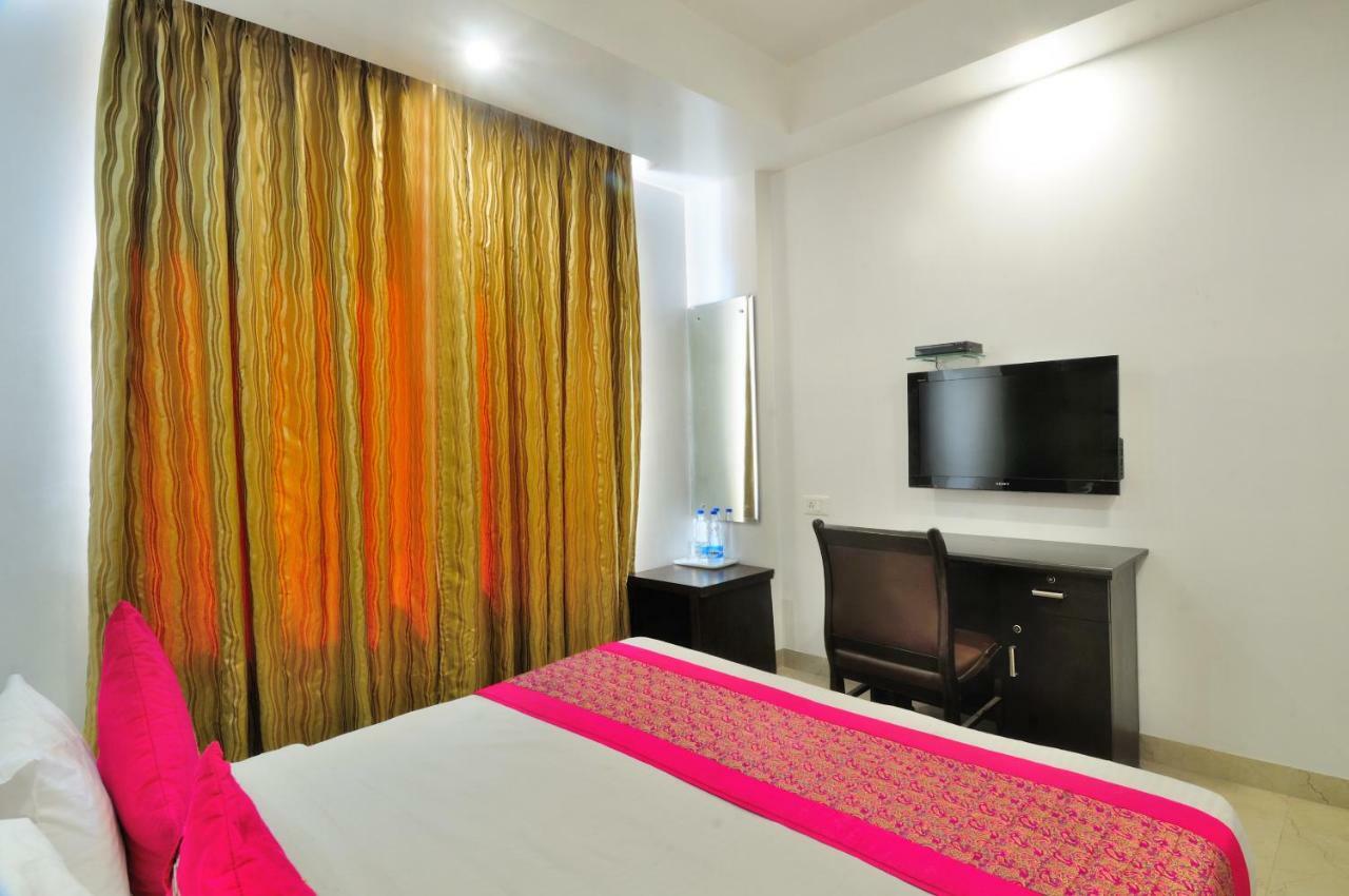 Hotel Benz International Delhi  Exteriör bild